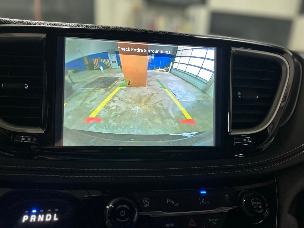 2025 Chrysler Pacifica Select