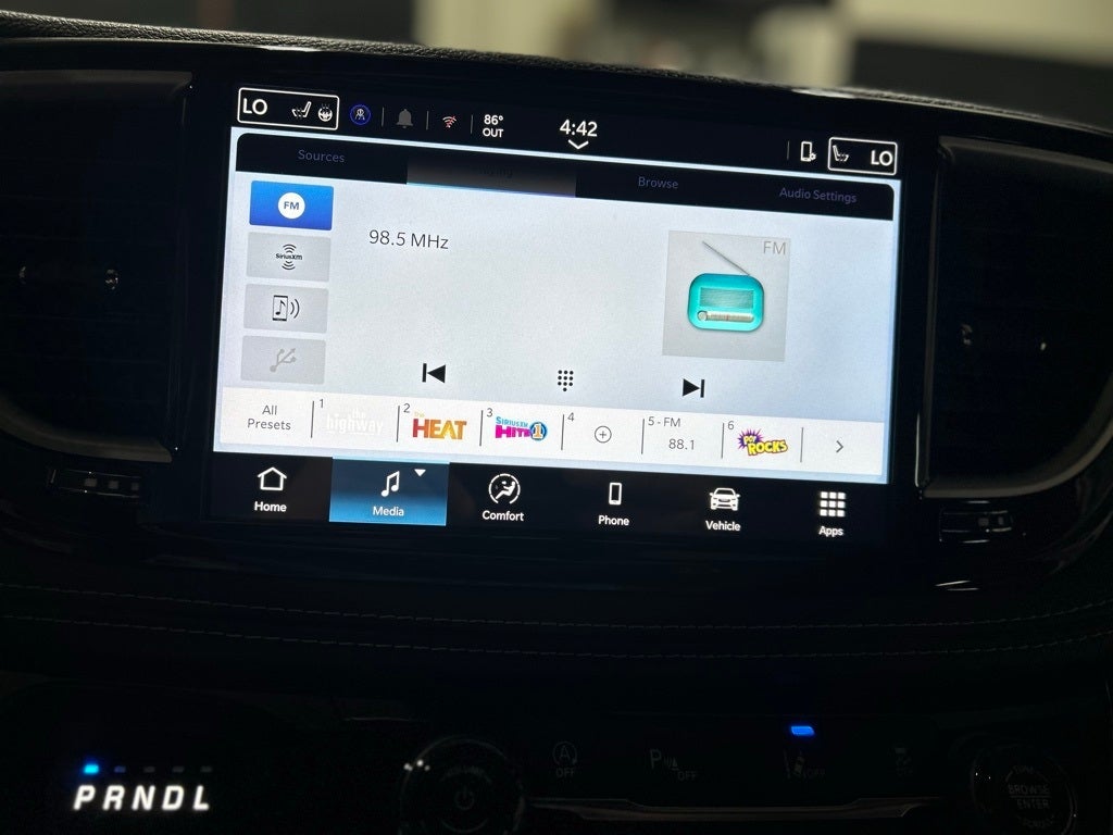 2025 Chrysler Pacifica Select