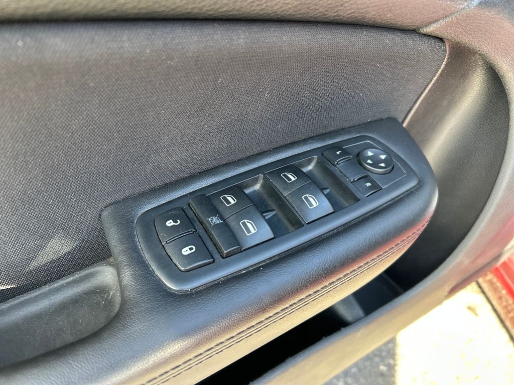 2016 Chrysler 200 LX