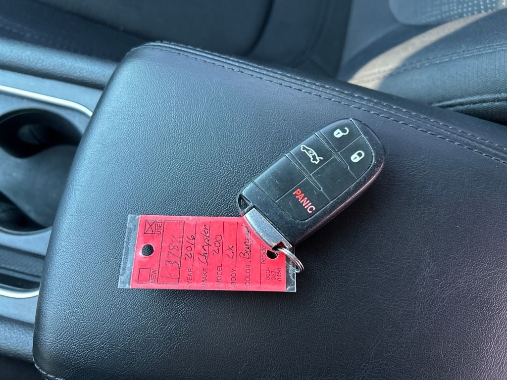 2016 Chrysler 200 LX