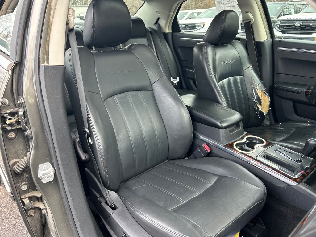 2010 Chrysler 300C Base