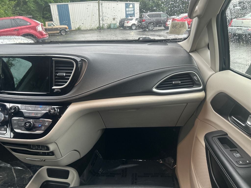 2022 Chrysler Pacifica Touring L