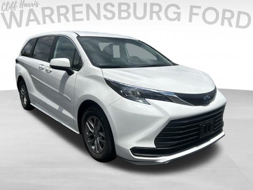 2025 Toyota Sienna LE 8 Passenger