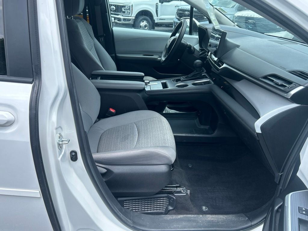 2025 Toyota Sienna LE 8 Passenger