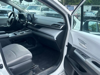 2025 Toyota Sienna LE 8 Passenger