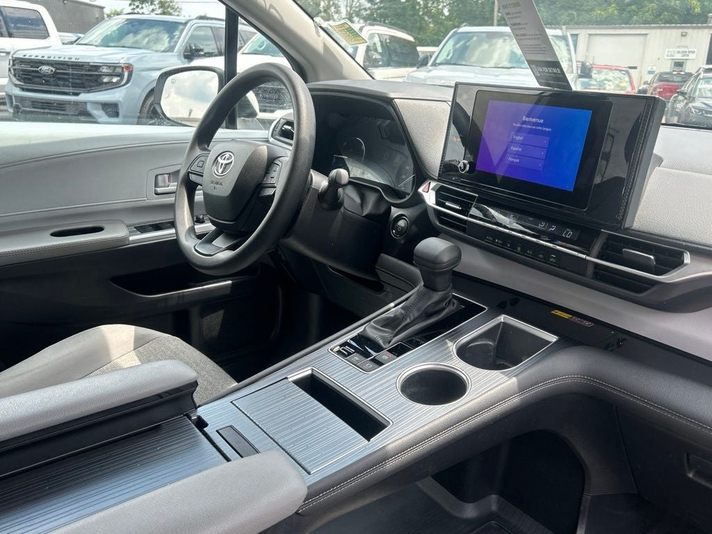 2025 Toyota Sienna LE 8 Passenger