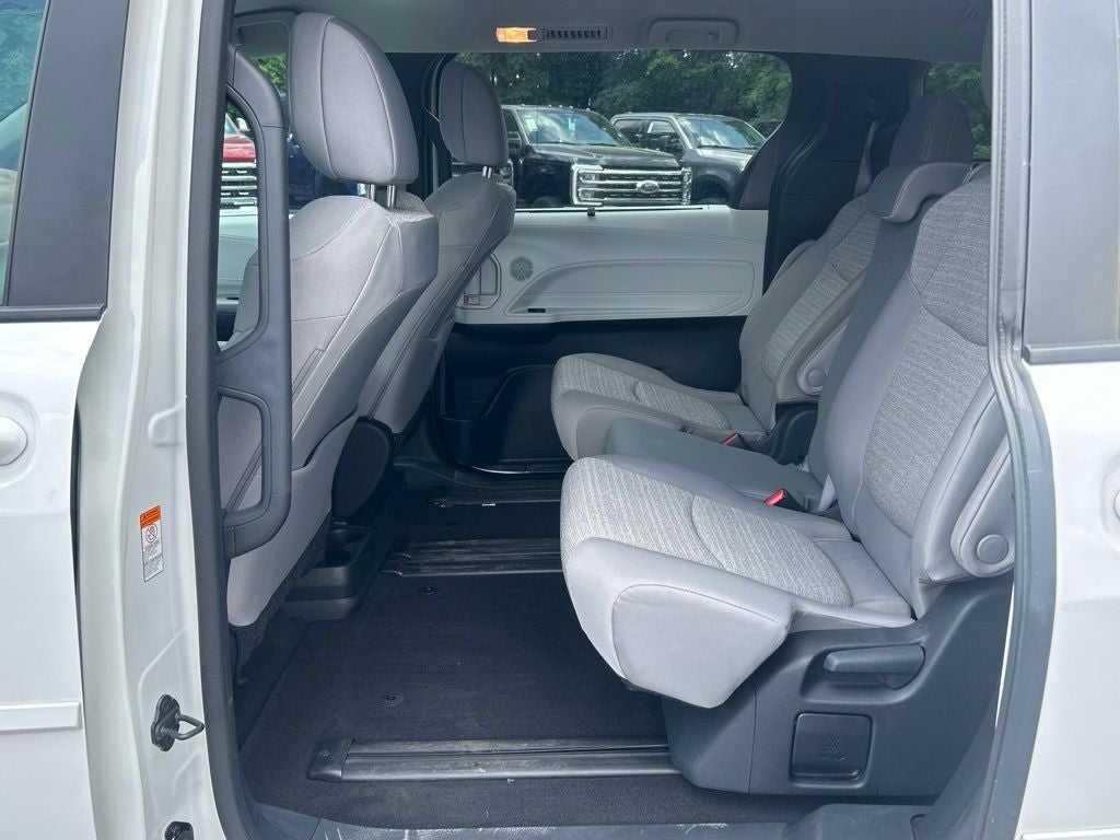 2025 Toyota Sienna LE 8 Passenger