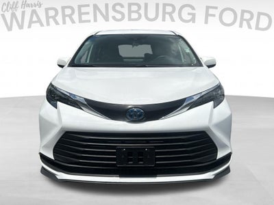 2025 Toyota Sienna LE 8 Passenger