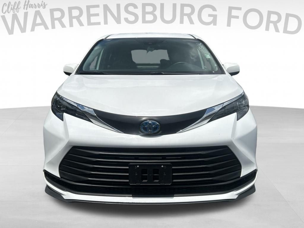 2025 Toyota Sienna LE 8 Passenger