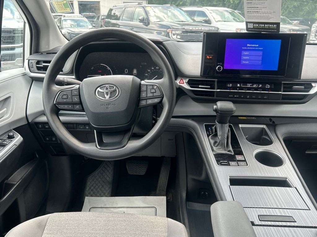 2025 Toyota Sienna LE 8 Passenger