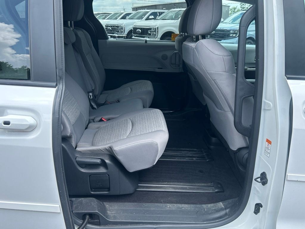 2025 Toyota Sienna LE 8 Passenger