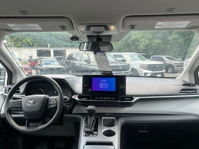 2025 Toyota Sienna LE 8 Passenger