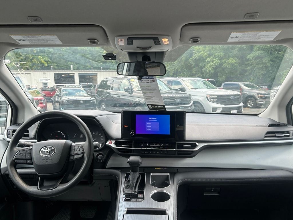 2025 Toyota Sienna LE 8 Passenger