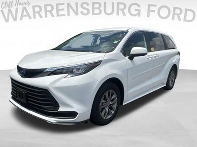 2025 Toyota Sienna LE 8 Passenger