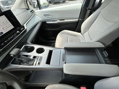 2025 Toyota Sienna LE 8 Passenger