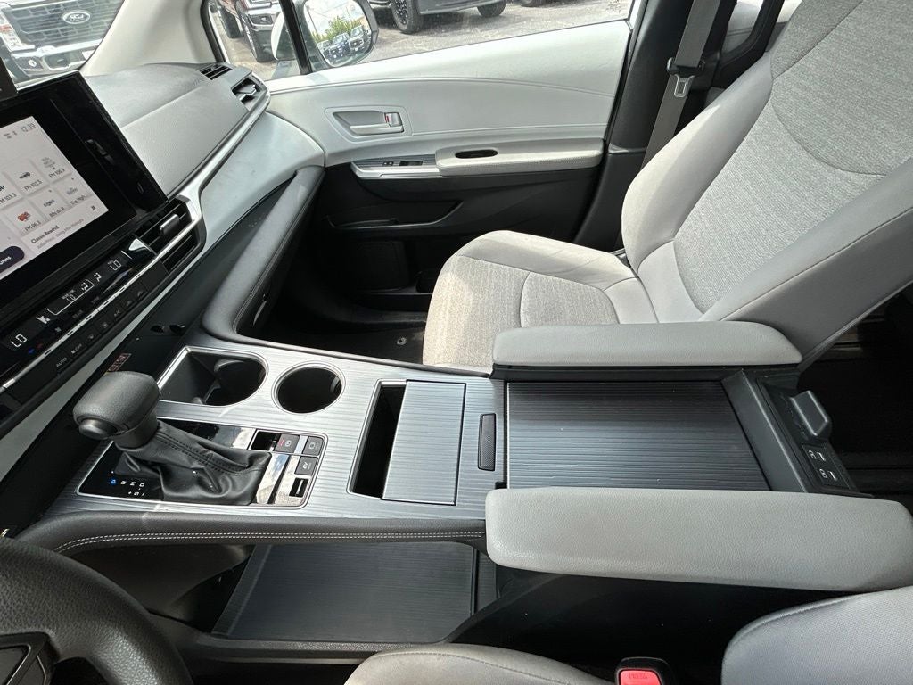 2025 Toyota Sienna LE 8 Passenger
