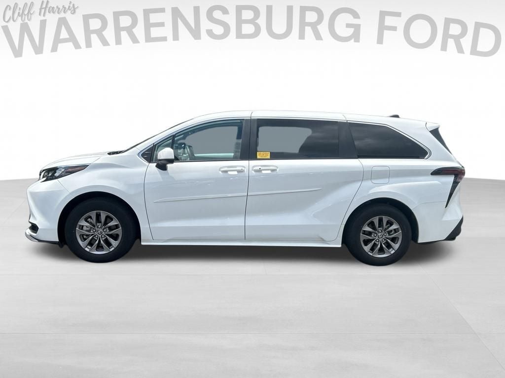 2025 Toyota Sienna LE 8 Passenger