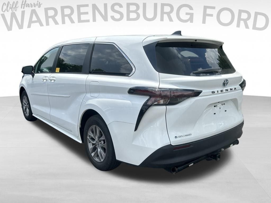 2025 Toyota Sienna LE 8 Passenger