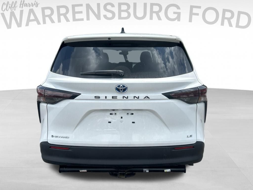 2025 Toyota Sienna LE 8 Passenger