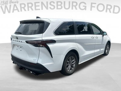 2025 Toyota Sienna LE 8 Passenger