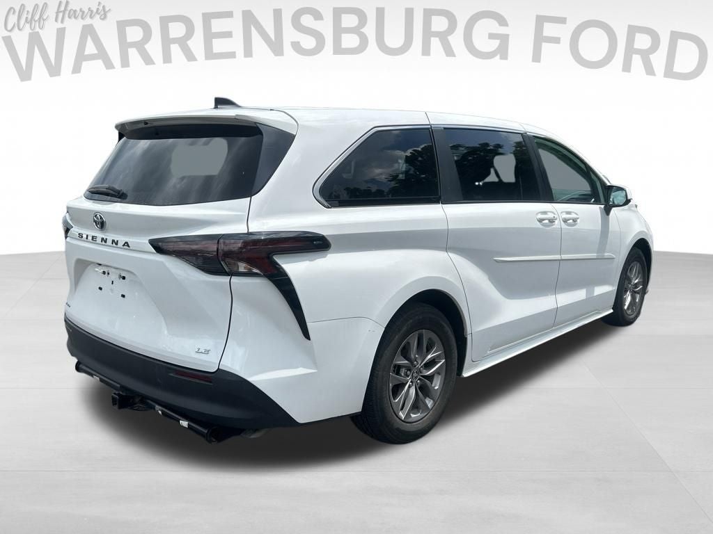 2025 Toyota Sienna LE 8 Passenger