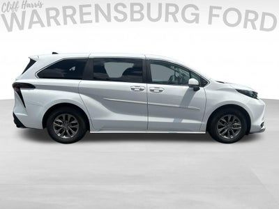 2025 Toyota Sienna LE 8 Passenger