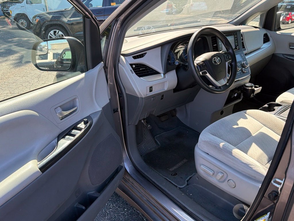 2019 Toyota Sienna LE 8 Passenger