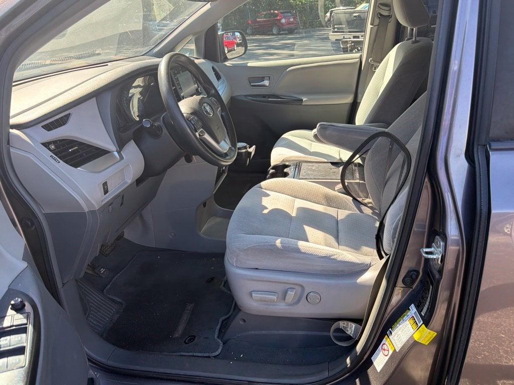 2019 Toyota Sienna LE 8 Passenger
