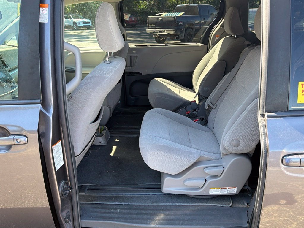 2019 Toyota Sienna LE 8 Passenger
