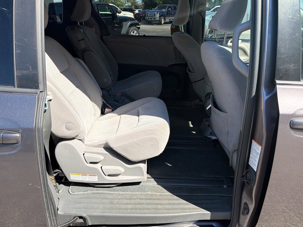 2019 Toyota Sienna LE 8 Passenger