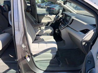 2019 Toyota Sienna LE 8 Passenger