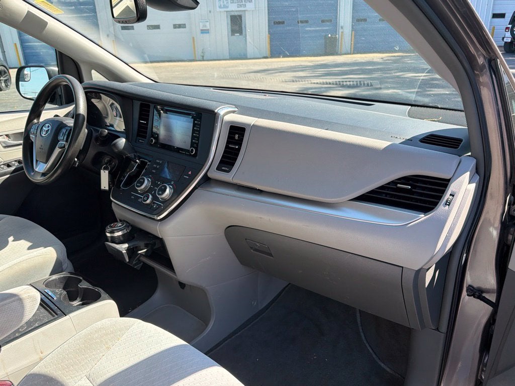 2019 Toyota Sienna LE 8 Passenger