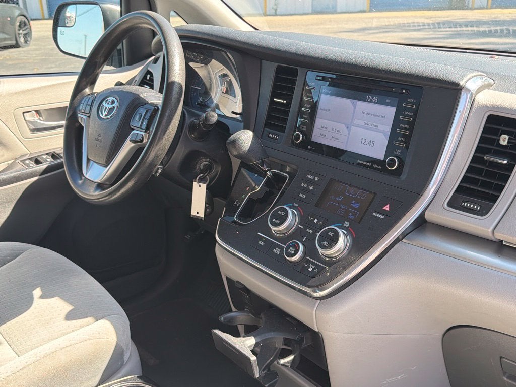 2019 Toyota Sienna LE 8 Passenger
