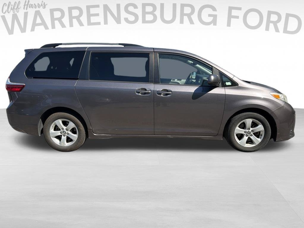 2019 Toyota Sienna LE 8 Passenger