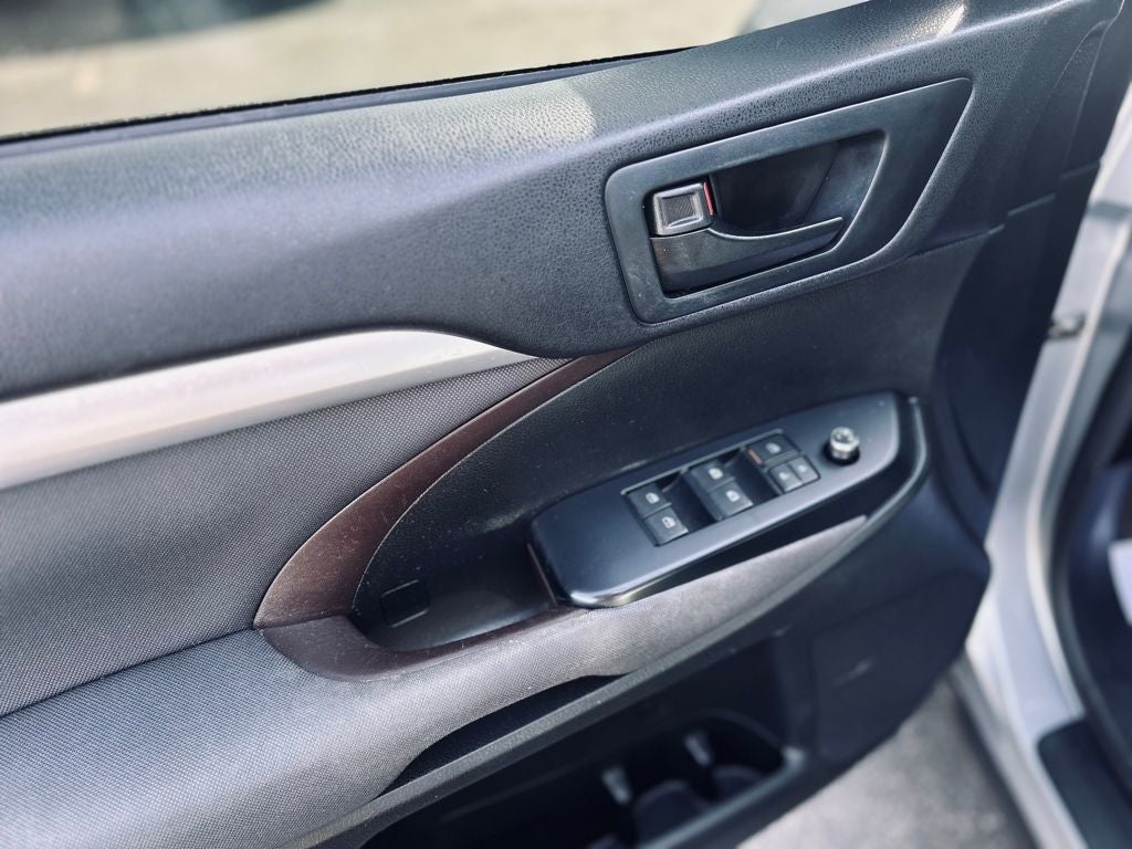 2015 Toyota Highlander LE