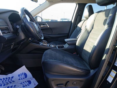 2022 Mitsubishi Outlander Base