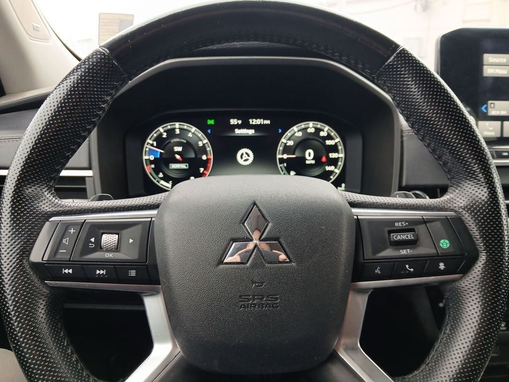 2022 Mitsubishi Outlander Base