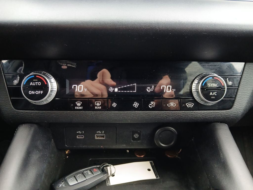 2022 Mitsubishi Outlander Base