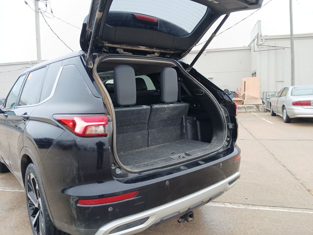 2022 Mitsubishi Outlander Base