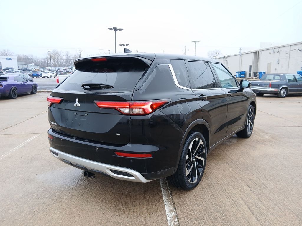 2022 Mitsubishi Outlander Base