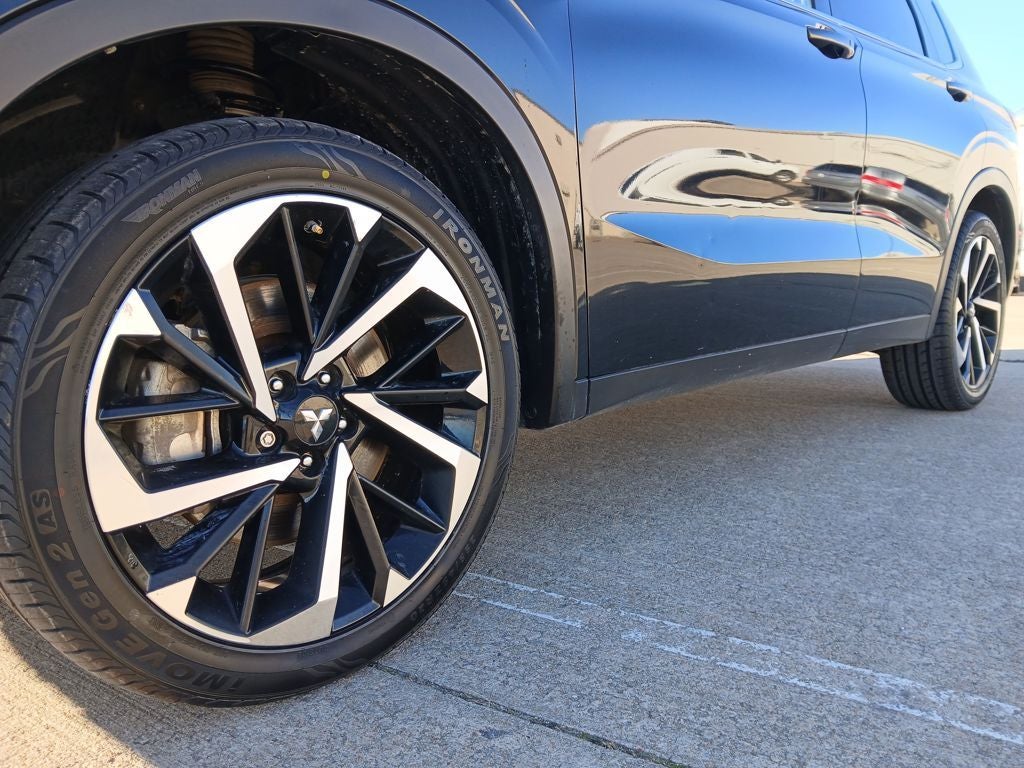 2022 Mitsubishi Outlander Base