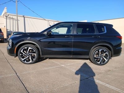 2022 Mitsubishi Outlander Base