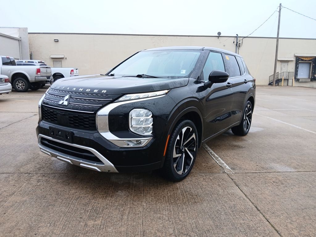 2022 Mitsubishi Outlander Base