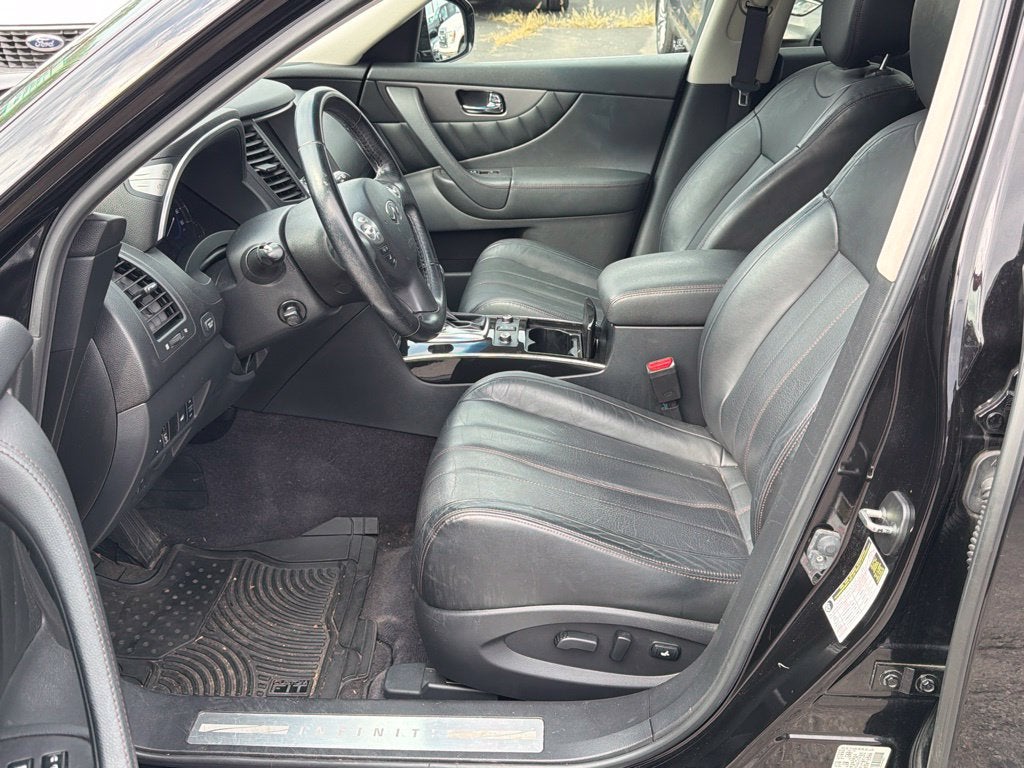 2017 INFINITI QX70 Base