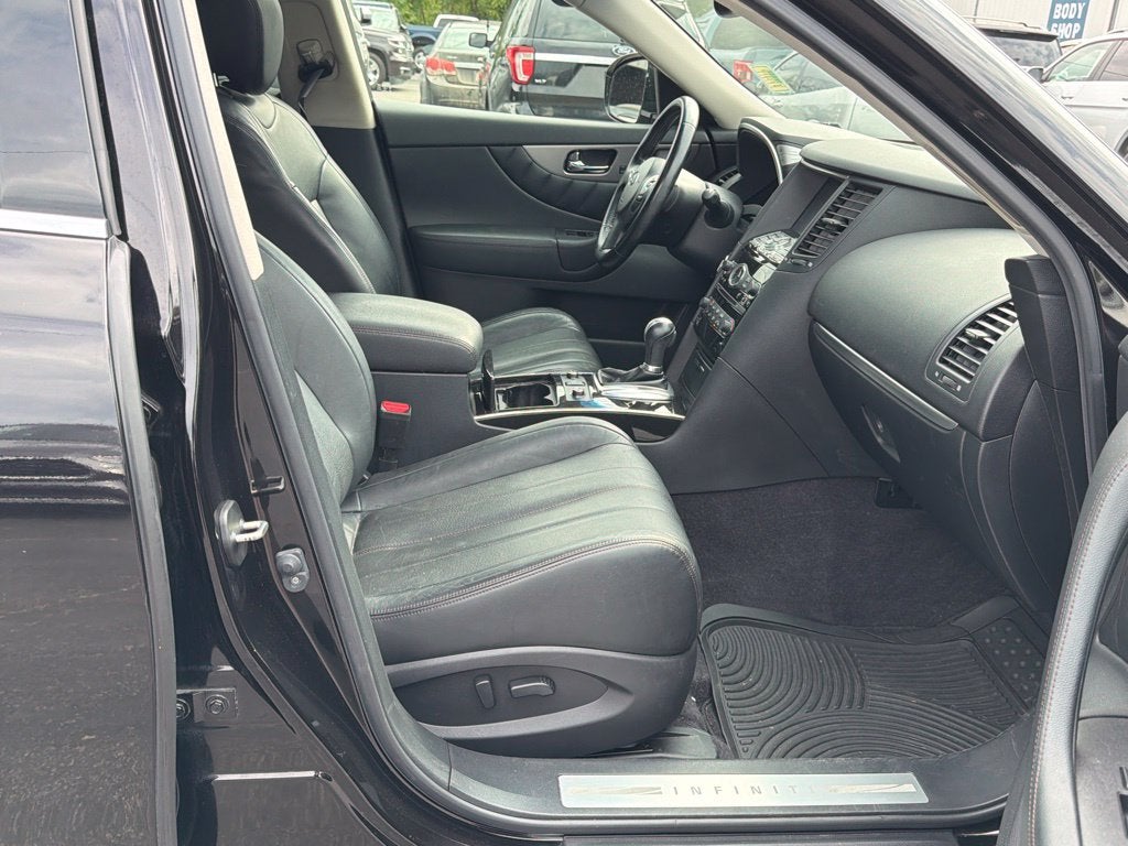 2017 INFINITI QX70 Base