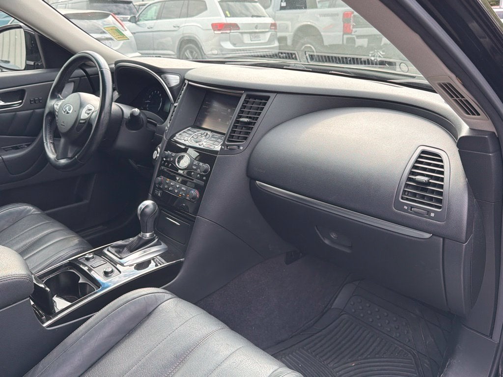 2017 INFINITI QX70 Base