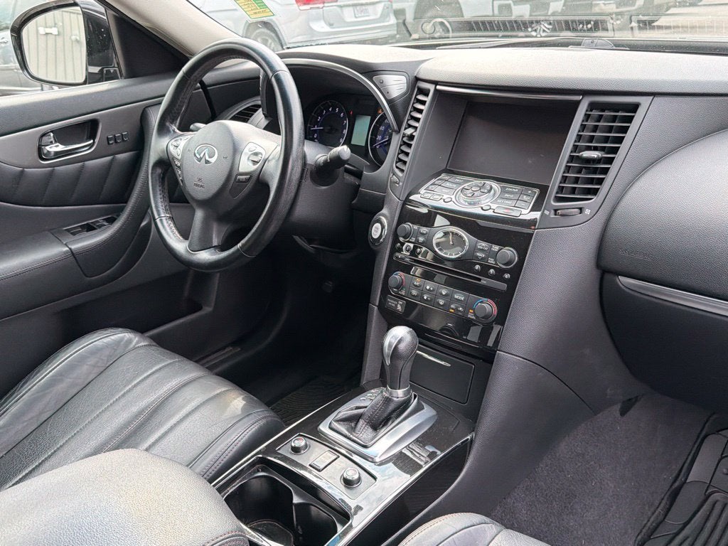 2017 INFINITI QX70 Base