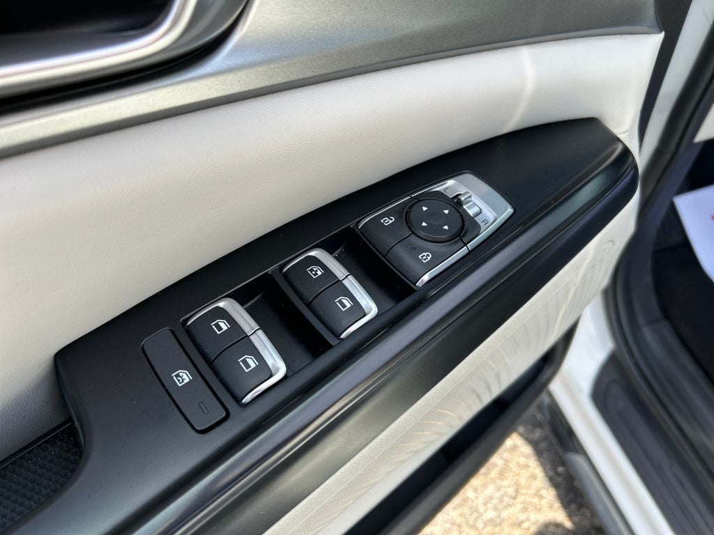 2023 Kia Carnival LX Seat Package