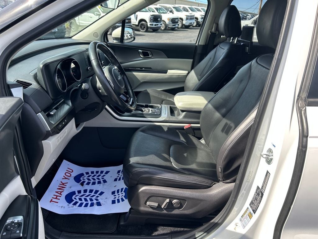 2023 Kia Carnival LX Seat Package