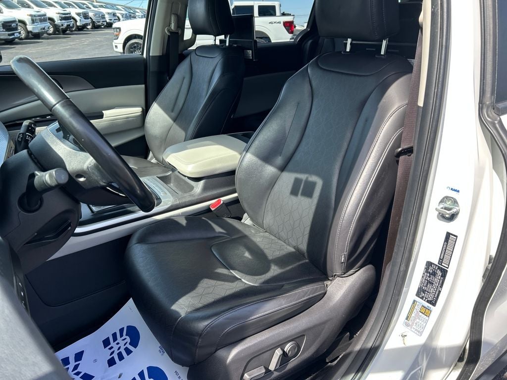 2023 Kia Carnival LX Seat Package